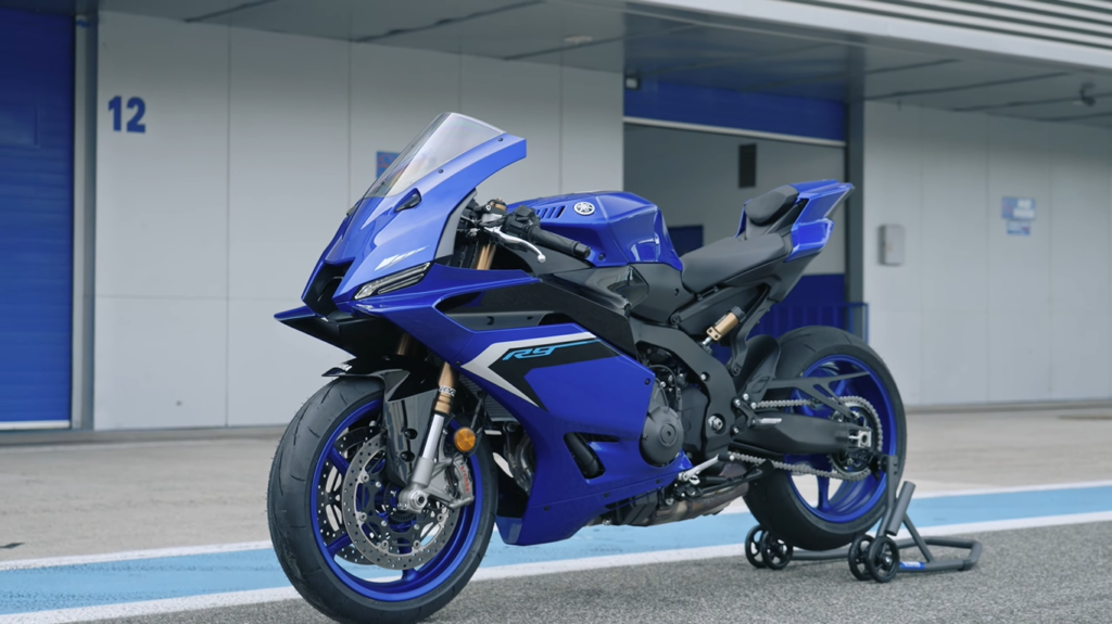 YAMAHA R9