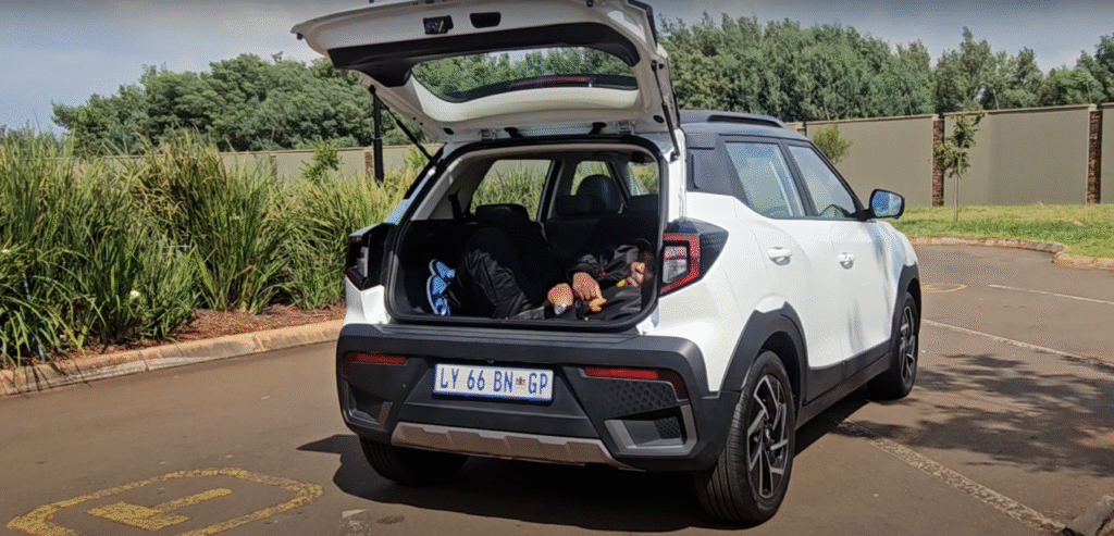 MAHINDRA XUV 3X0