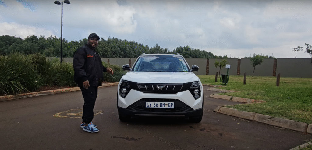 MAHINDRA XUV 3X0